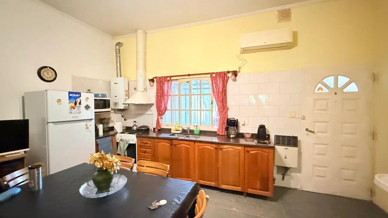 Venta/Permuta Casa 4 Dormitorios Cochera Piscina. Garita 1, Funes 3