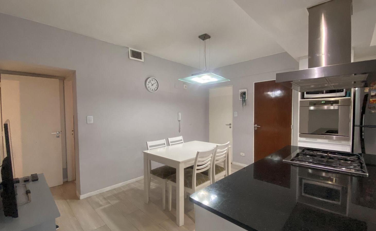 Venta Departamento Reciclado Categoria Tres Dormitorios Suite Cochera. Centro