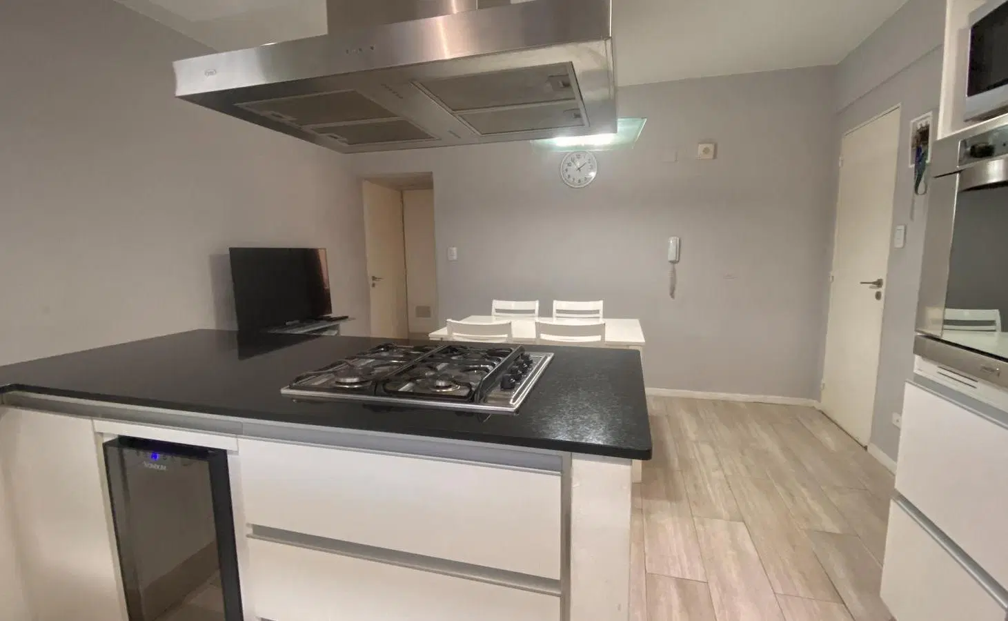 Venta Departamento Reciclado Categoria Tres Dormitorios Suite Cochera. Centro 2