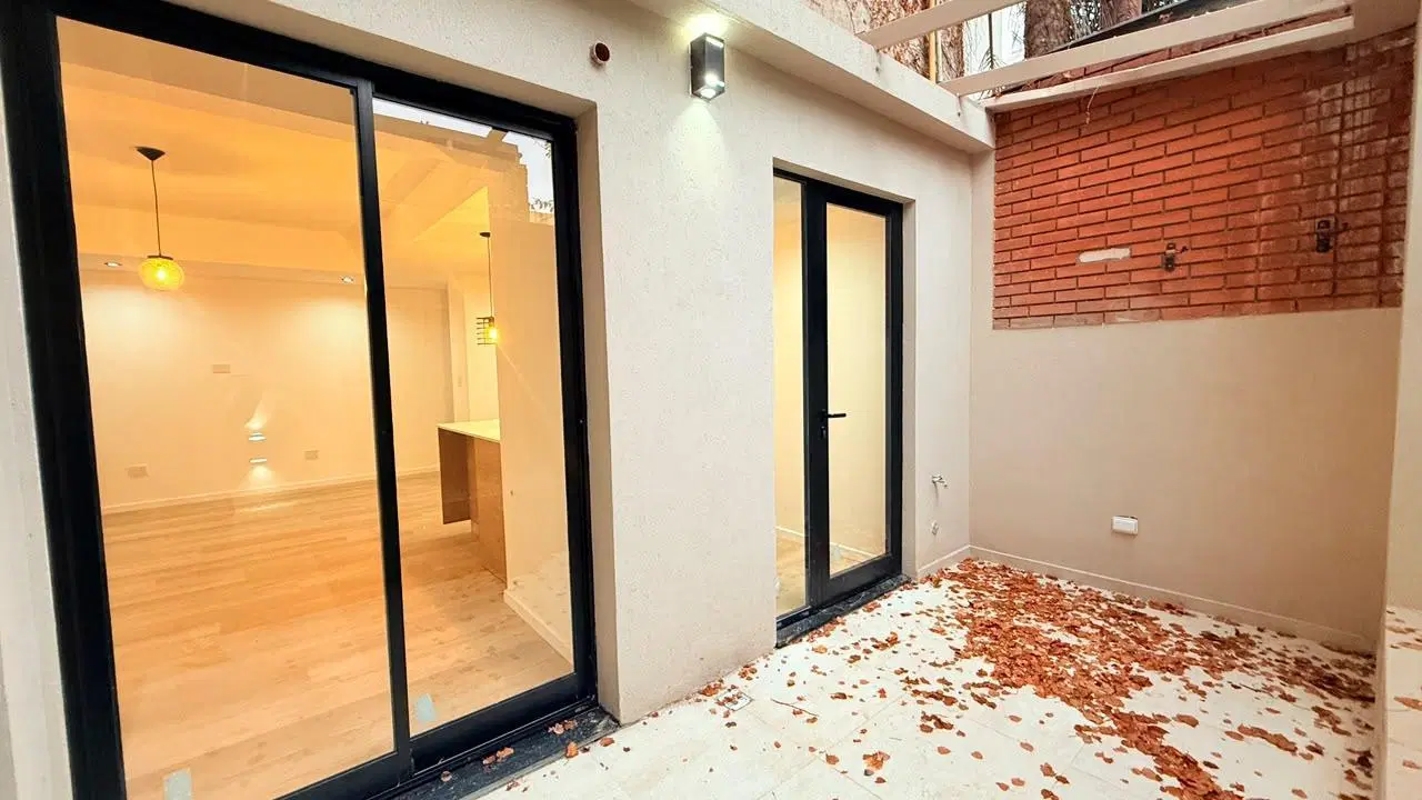 Venta Departamento Dos Dormitorios Suite Planta Baja Patio Reciclado de Autor. Centro 3