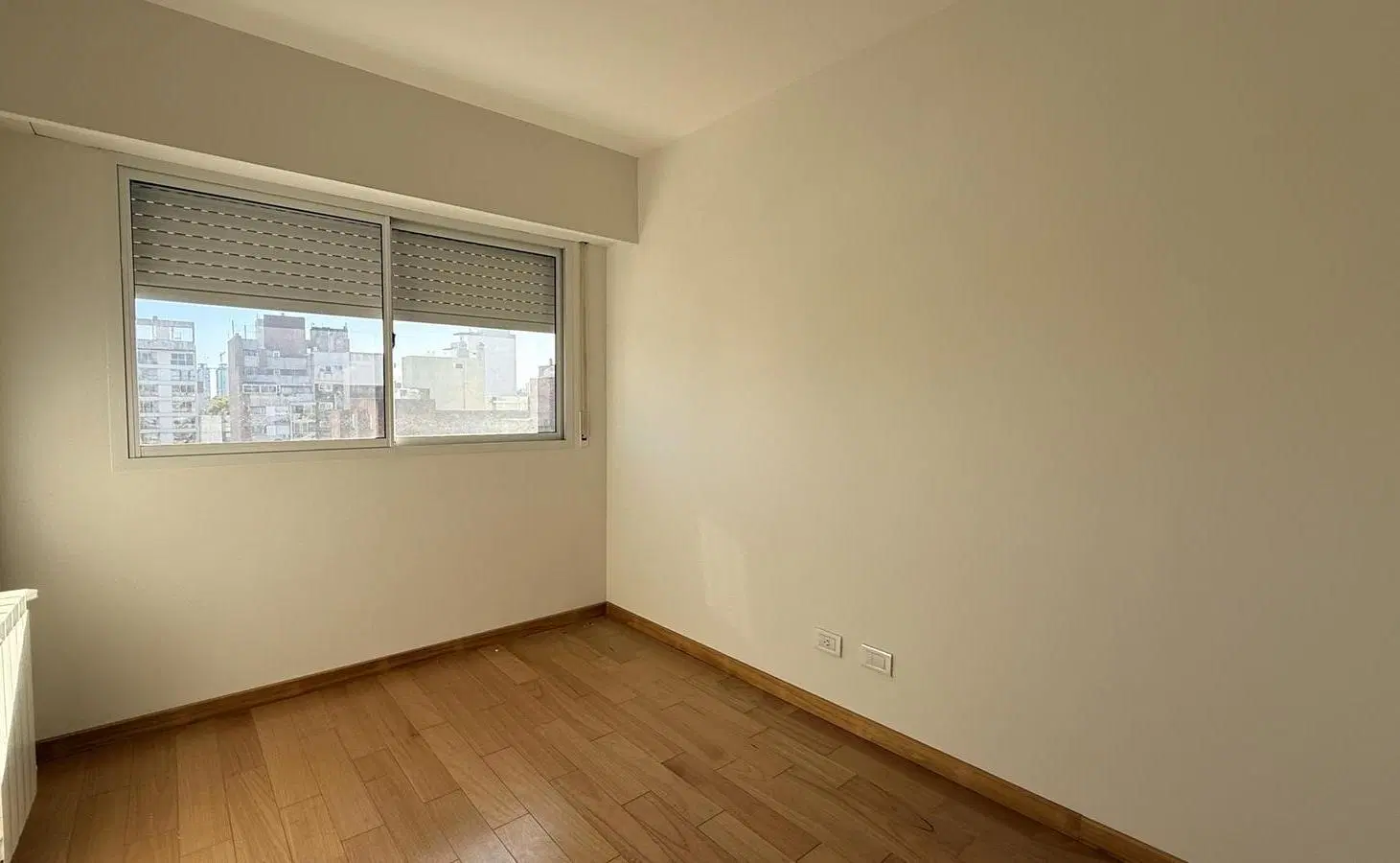 Venta Departamentos Dos Dormitorios Suite Radiadores Balcon Ventilacion Cruzada Cochera. Lourdes 3
