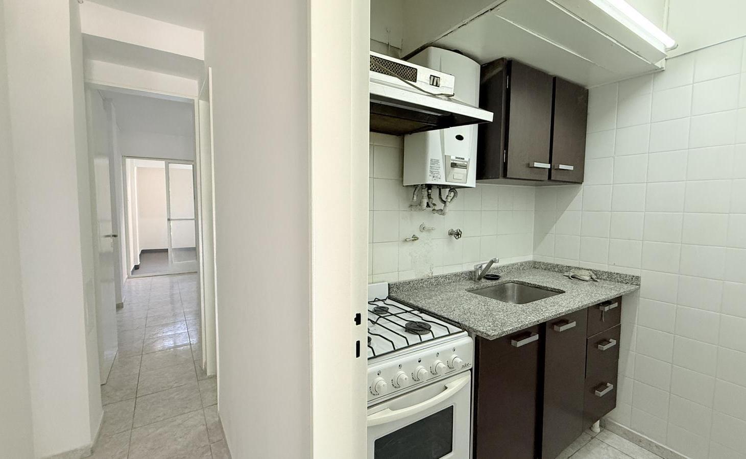 Foto de Venta/Permuta Departamento Un Dormitorio Con Patio Apto Profesional, imagen 3