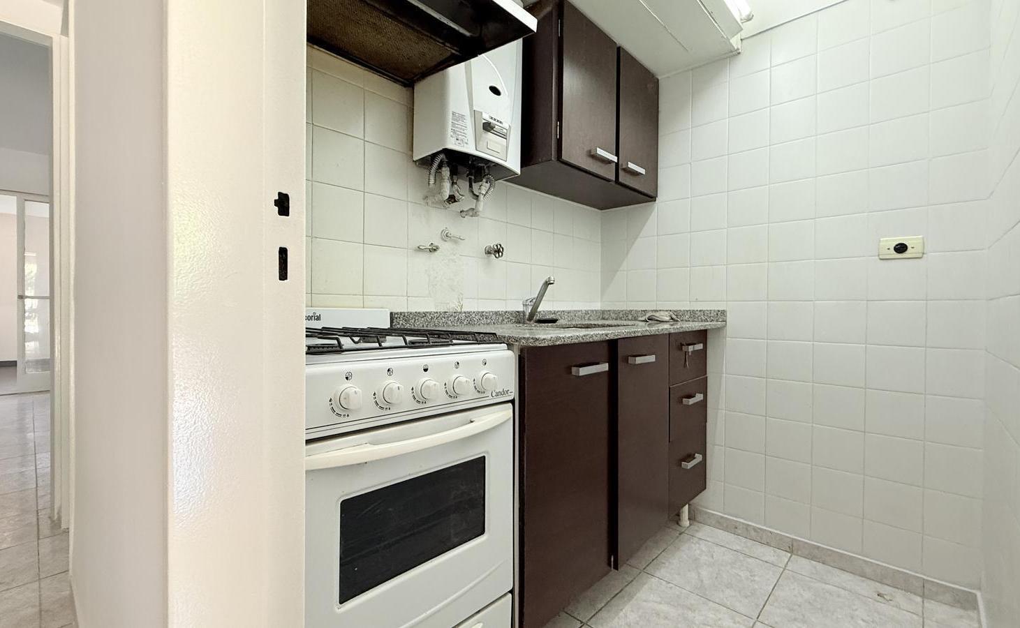 Venta/Permuta Departamento Un Dormitorio Con Patio Apto Profesional. Agote