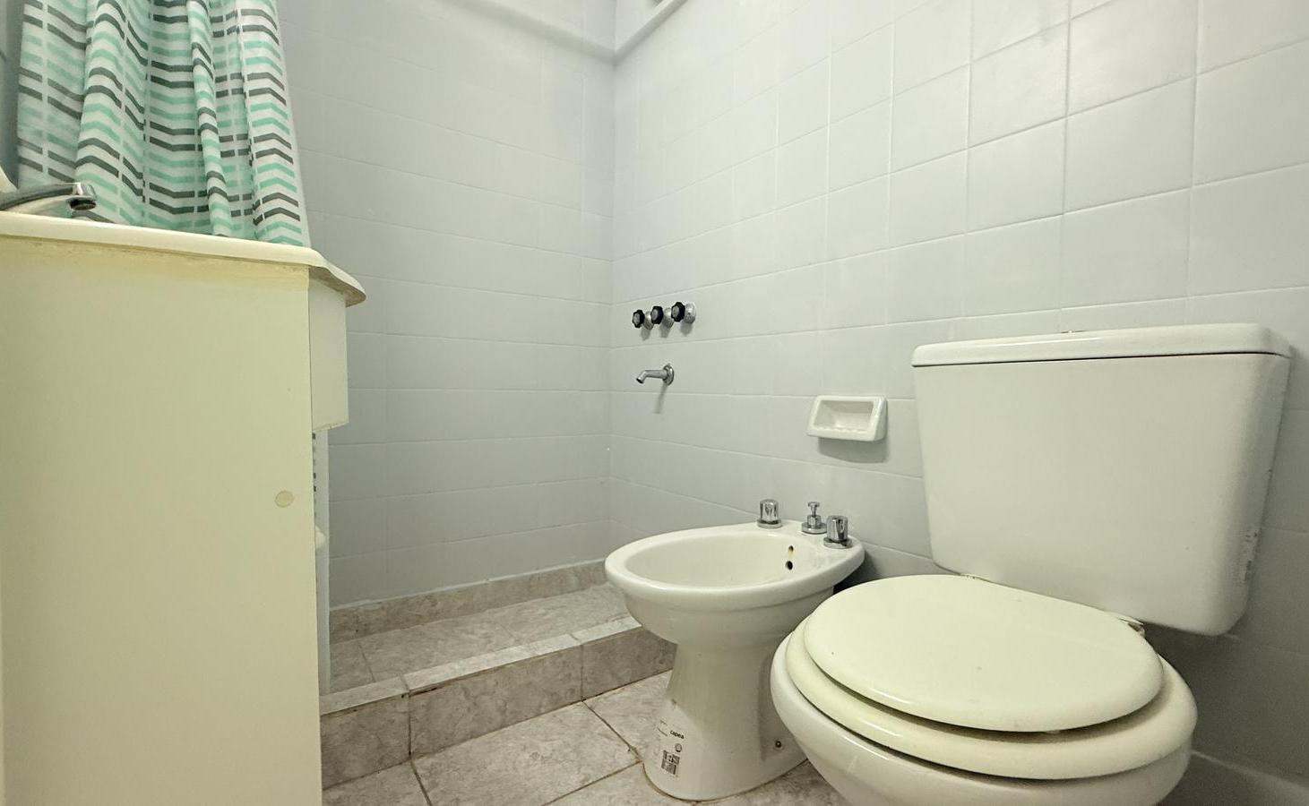 Foto de Venta/Permuta Departamento Un Dormitorio Con Patio Apto Profesional, imagen 5