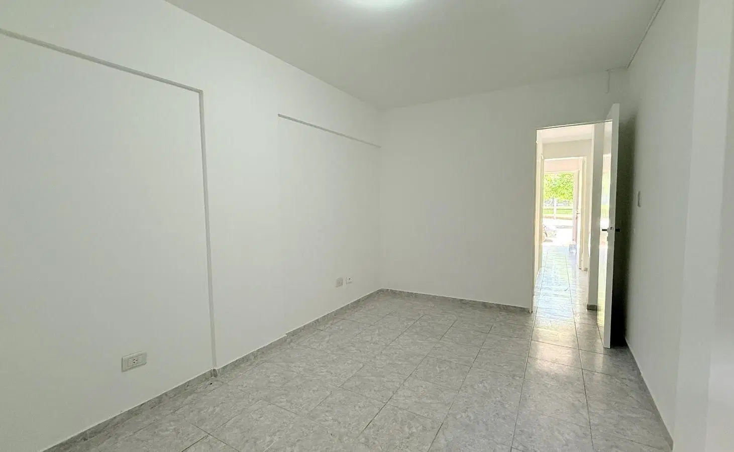 Venta/Permuta Departamento Un Dormitorio Con Patio Apto Profesional. Agote 1