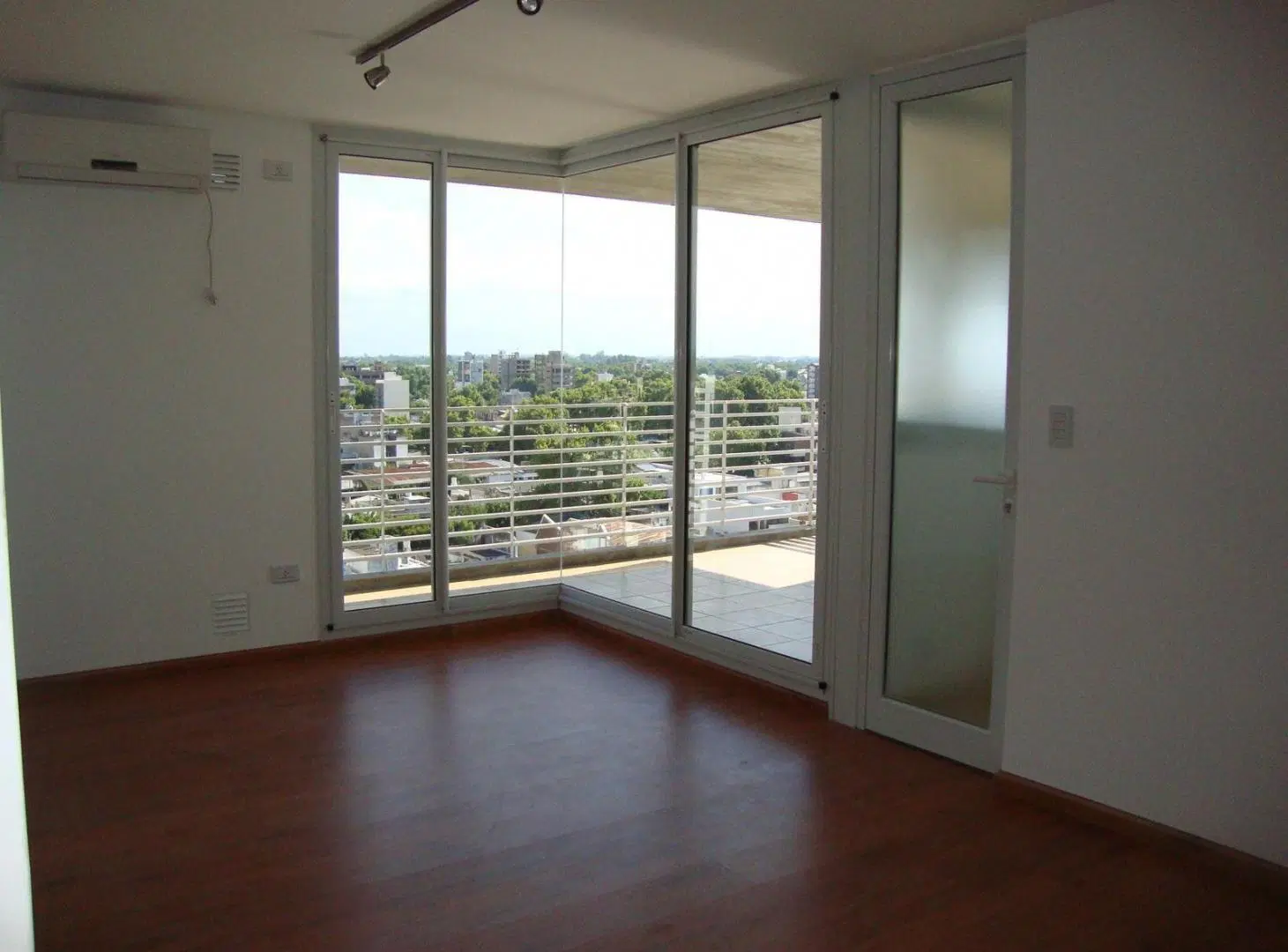 Venta Departamento Dos Dormitorios Categoria Frente Balcón Amenities. Echesortu 1