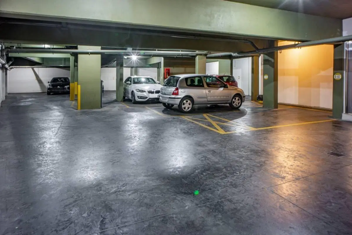 Venta/Financiación Cochera Cubierta Con Monta Coche Subsuelo. Centro 1