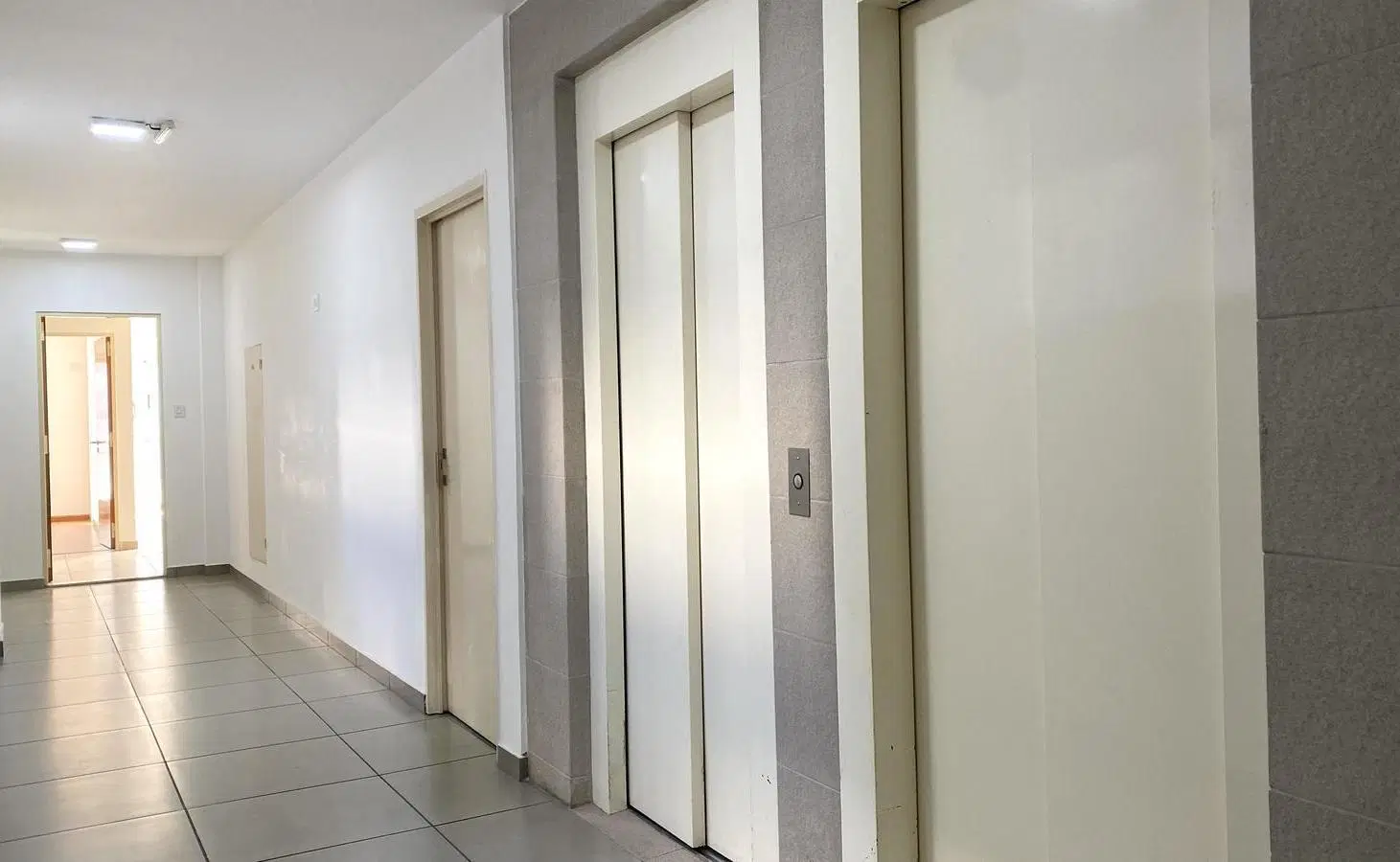 Venta/Financiación Cochera Cubierta Con Monta Coche Subsuelo. Centro 4