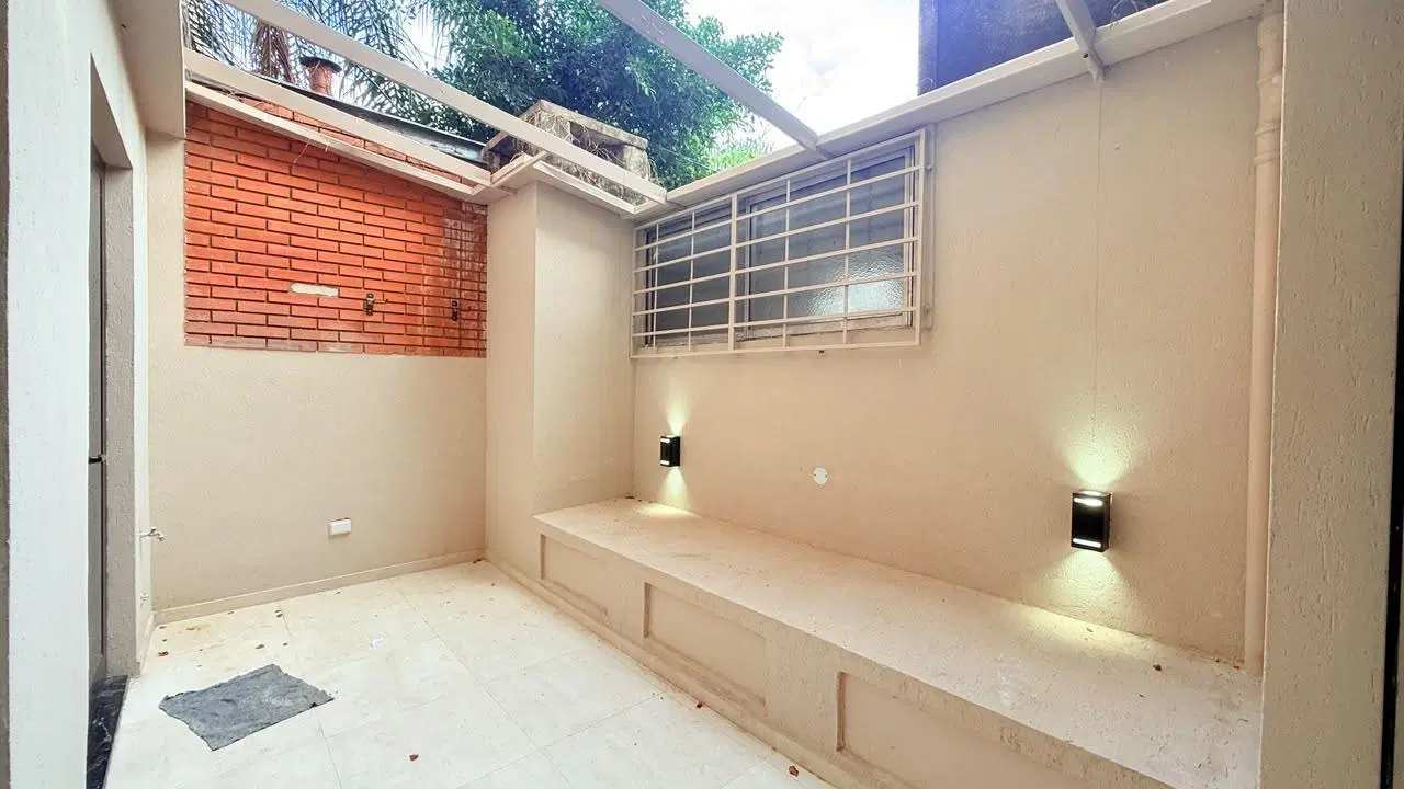 Venta Departamento Dos Dormitorios Suite Planta Baja Patio Reciclado de Autor. Centro 4