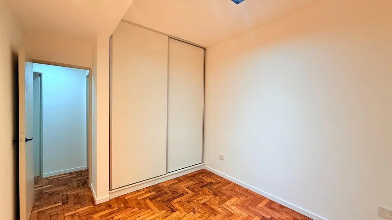 Venta Departamento Dos Dormitorios Suite Planta Baja Patio Reciclado de Autor. Centro 5