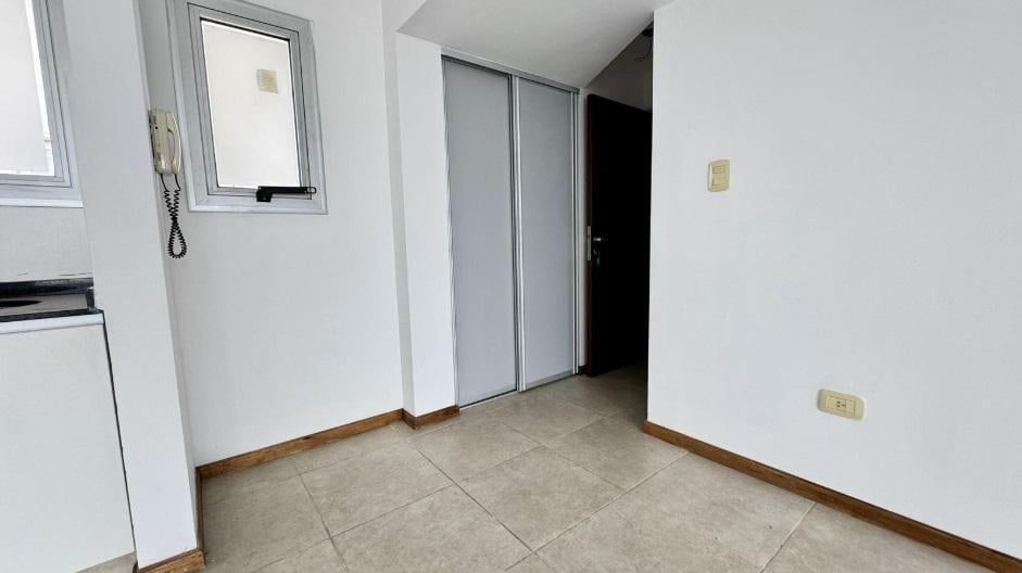 Foto de Venta Departamento Categoria Monoambiente Con Patio. Centro Rio, imagen 2