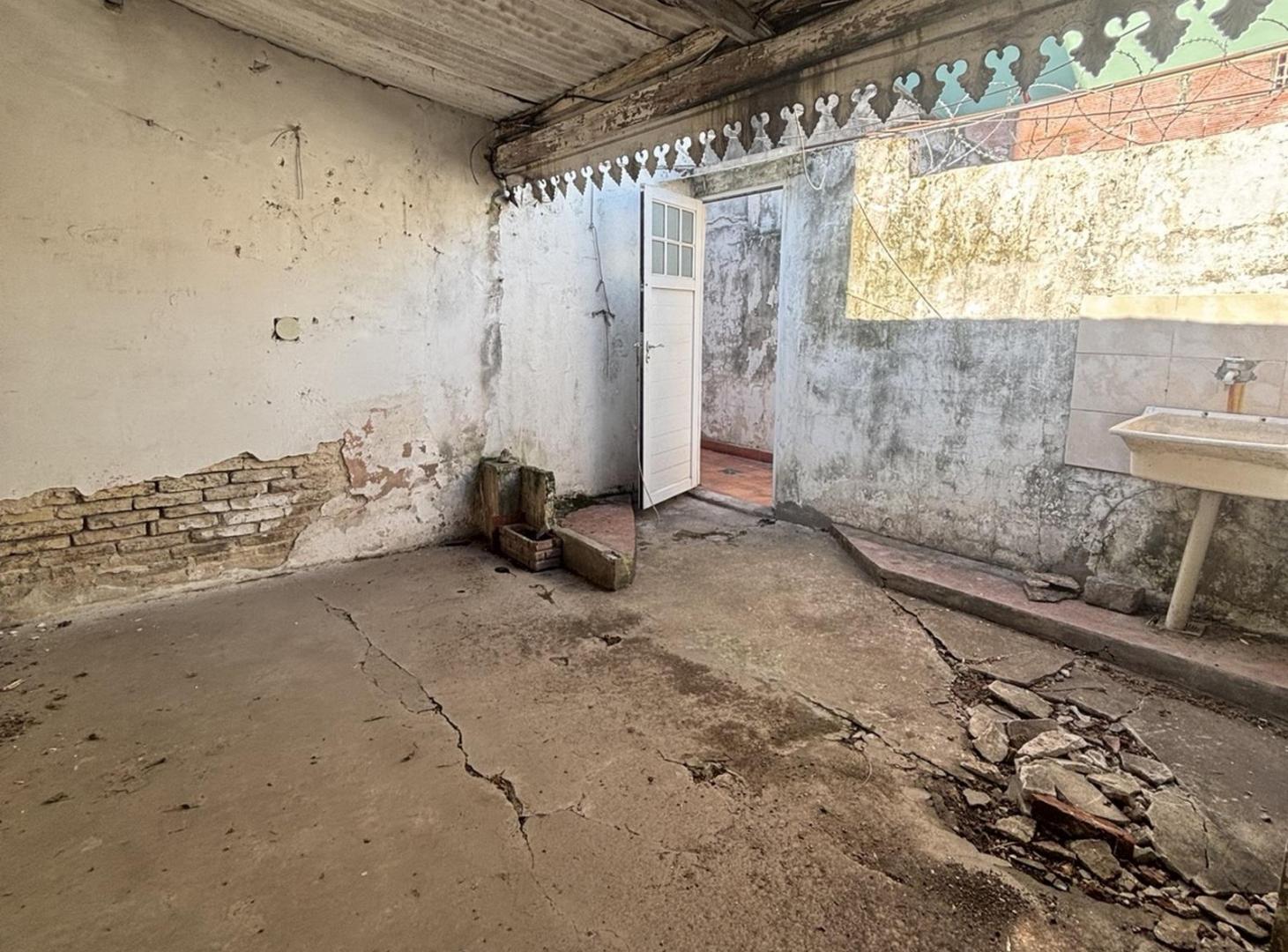 Foto de Venta Departamento de pasillo de 2 Dormitorios Patio A Reciclar. España, imagen 3