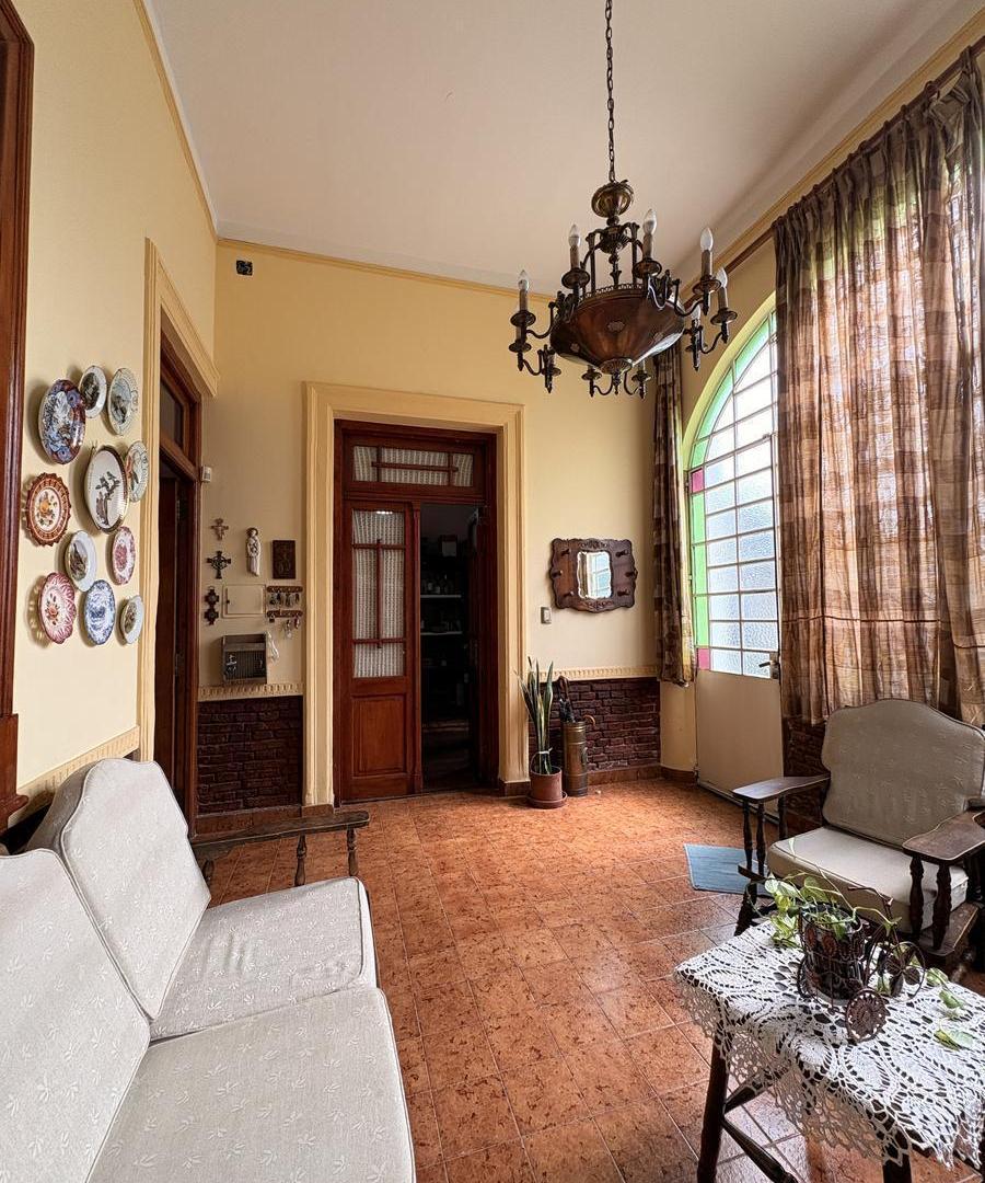 Foto de Venta/Permuta Casa cuatro dormitorios Jardín. Las Heras, imagen 1