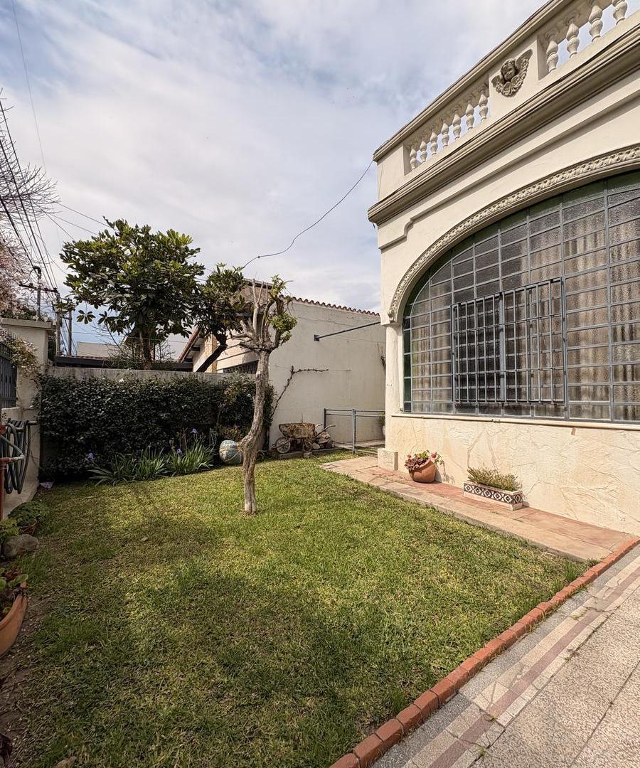 Foto de Venta/Permuta Casa cuatro dormitorios Jardín. Las Heras, imagen 1