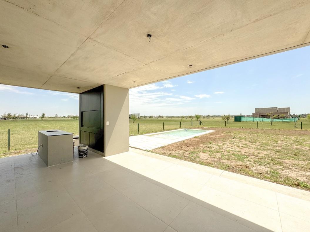 Foto de Venta Casa 4 Dormitorios 2 Master Suite Cochera Doble Piscina. Vida, imagen 1