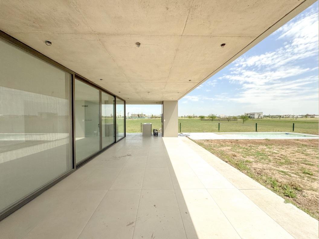 Foto de Venta Casa 4 Dormitorios 2 Master Suite Cochera Doble Piscina. Vida, imagen 2