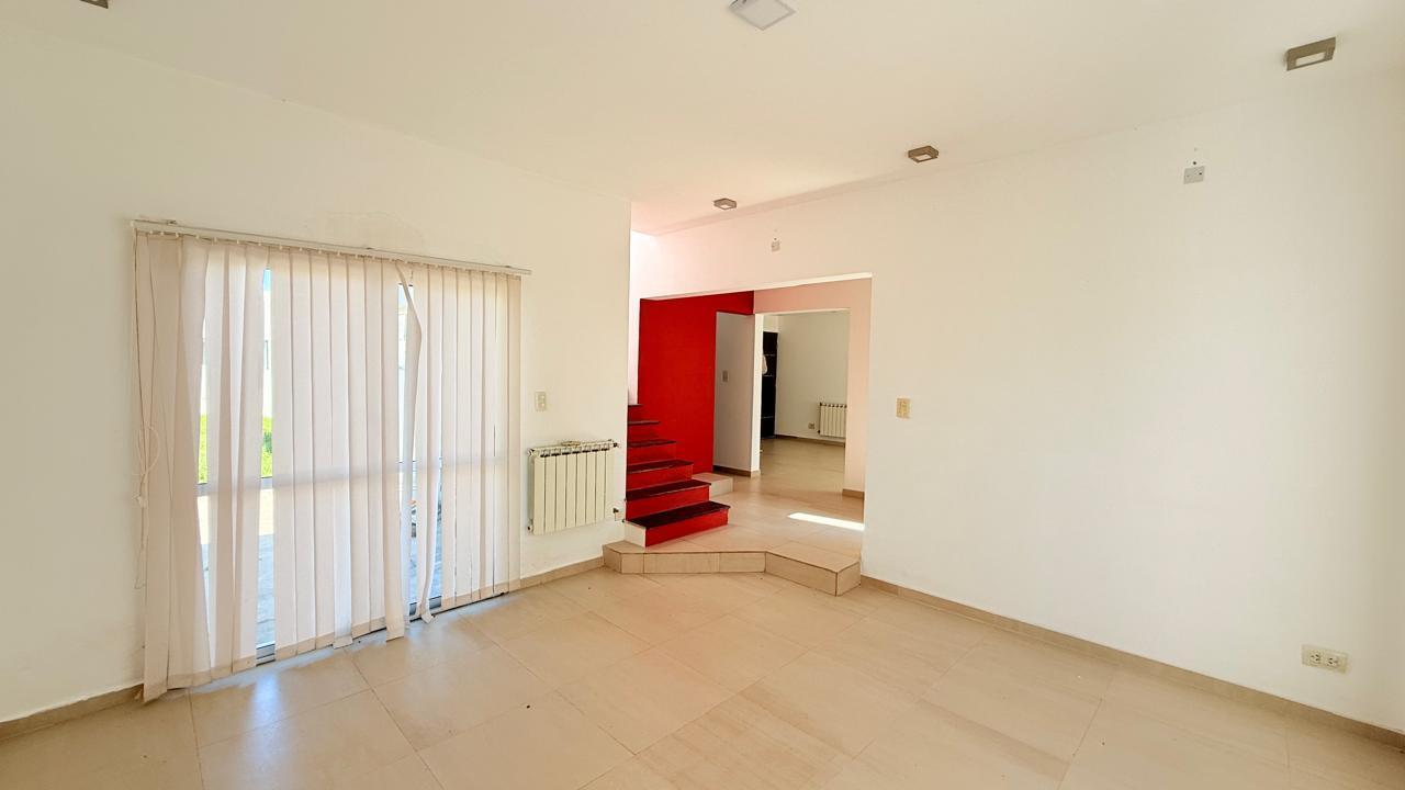 Foto de Venta/Financiacion/Permuta Casa 4 Dormitorios Suite Cochera Doble, imagen 1
