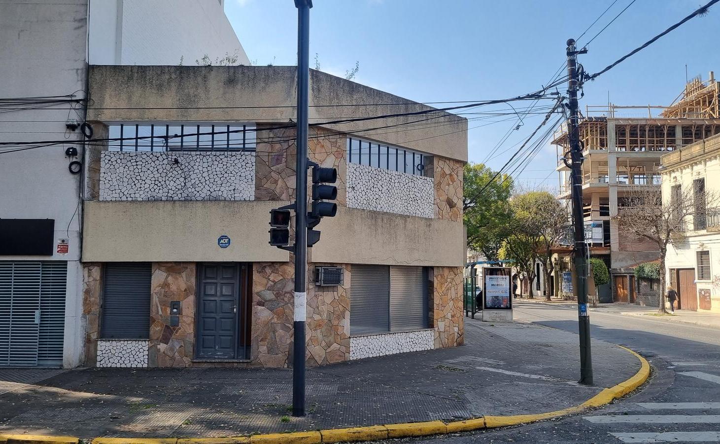 Foto de Venta/ Permuta Casa Esquina 3 Dormitorios Cochera Patio Pichincha, imagen 2