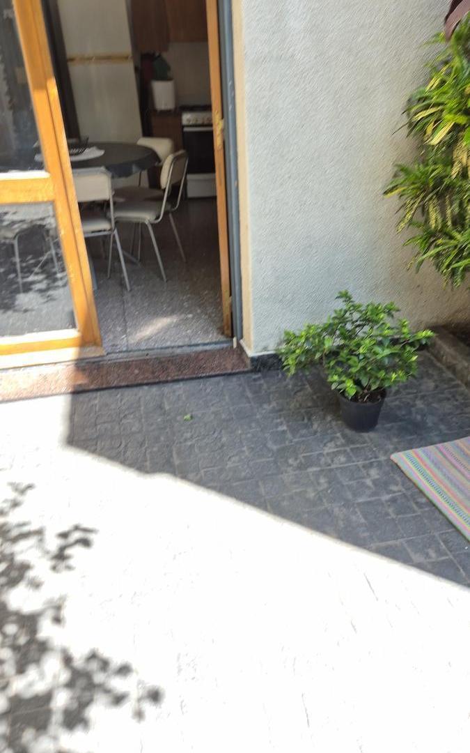 Foto de Venta/ Permuta Casa Esquina 3 Dormitorios Cochera Patio Pichincha, imagen 3