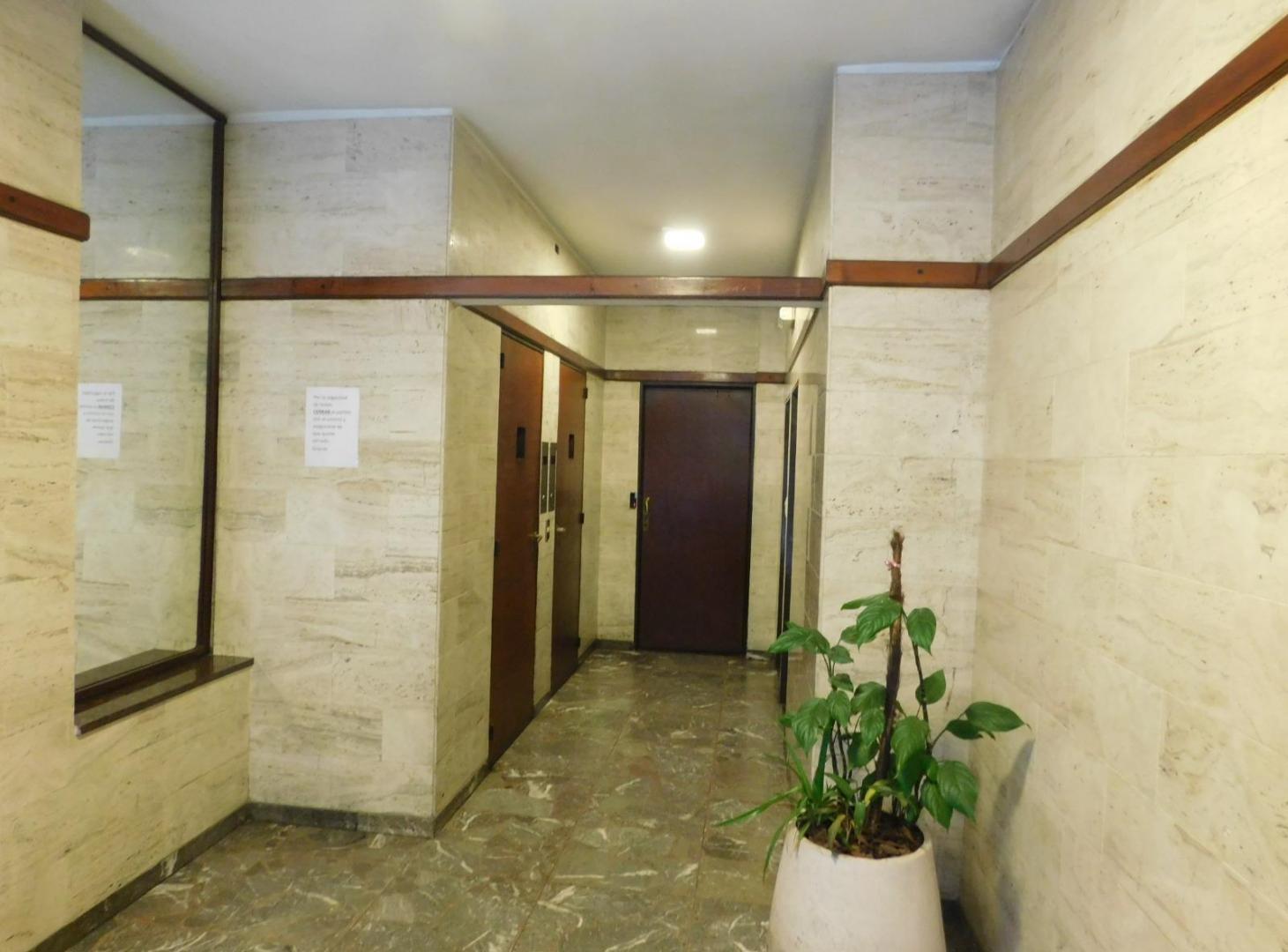 Foto de Departamento 3 dormitorios, cochera, patio exclusivo, balcon al frente, imagen 2