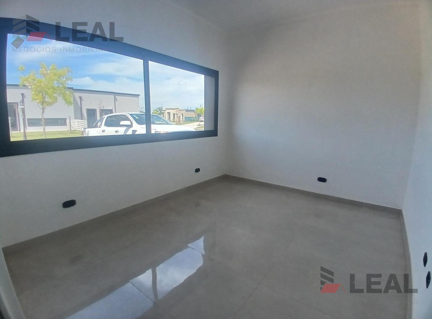 Foto de Casa Moderna 6 Ambientes con Galería y Parrilla – Barrio San Pablo, imagen 4