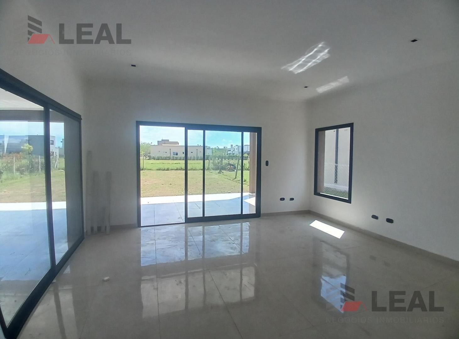 Casa Moderna 6 Ambientes con Galería y Parrilla – Barrio San Pablo- ANTICIPO 40%