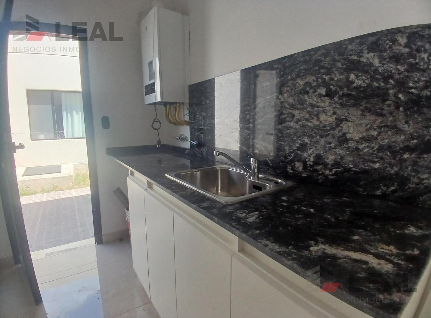 Foto de Casa Moderna 6 Ambientes con Galería y Parrilla – Barrio San Pablo, imagen 5
