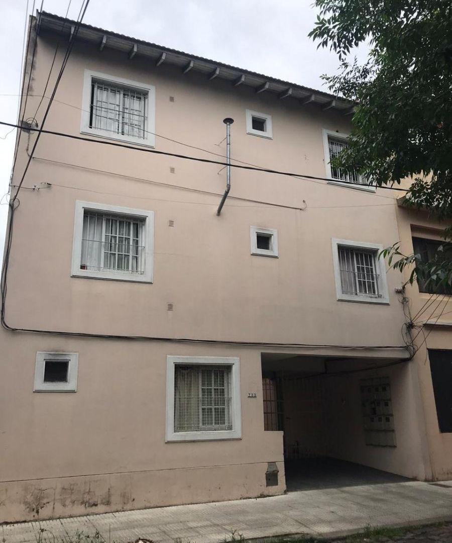 Departamento dos ambientes en alquiler en Temperley Oeste