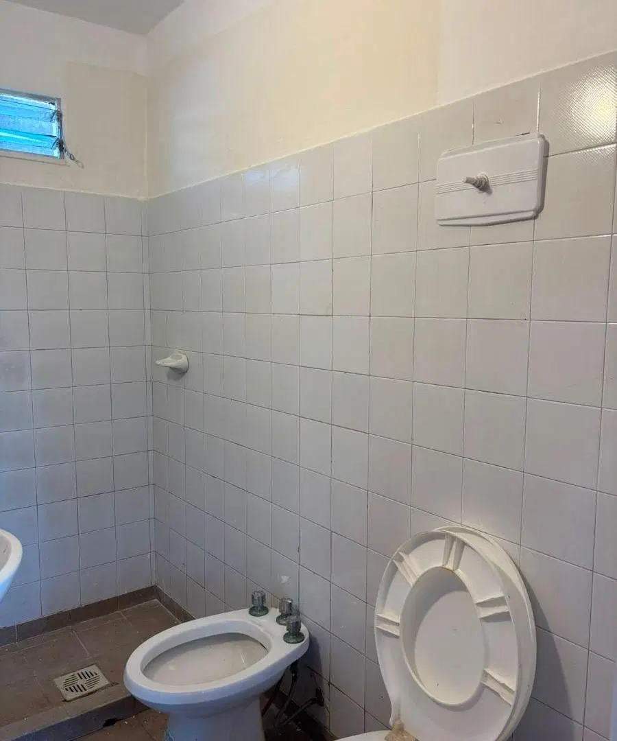 Casa en alquiler en Temperley 3
