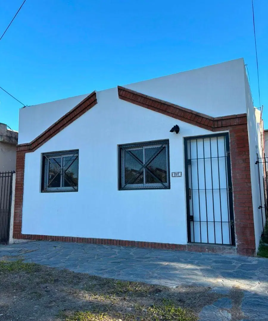 Casa en alquiler en Temperley 8