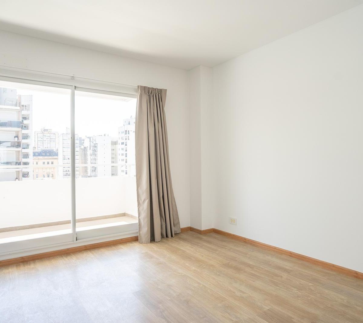 Departamento Piso Exclusivo de Tres Dorm. con Vista Al Río. 3