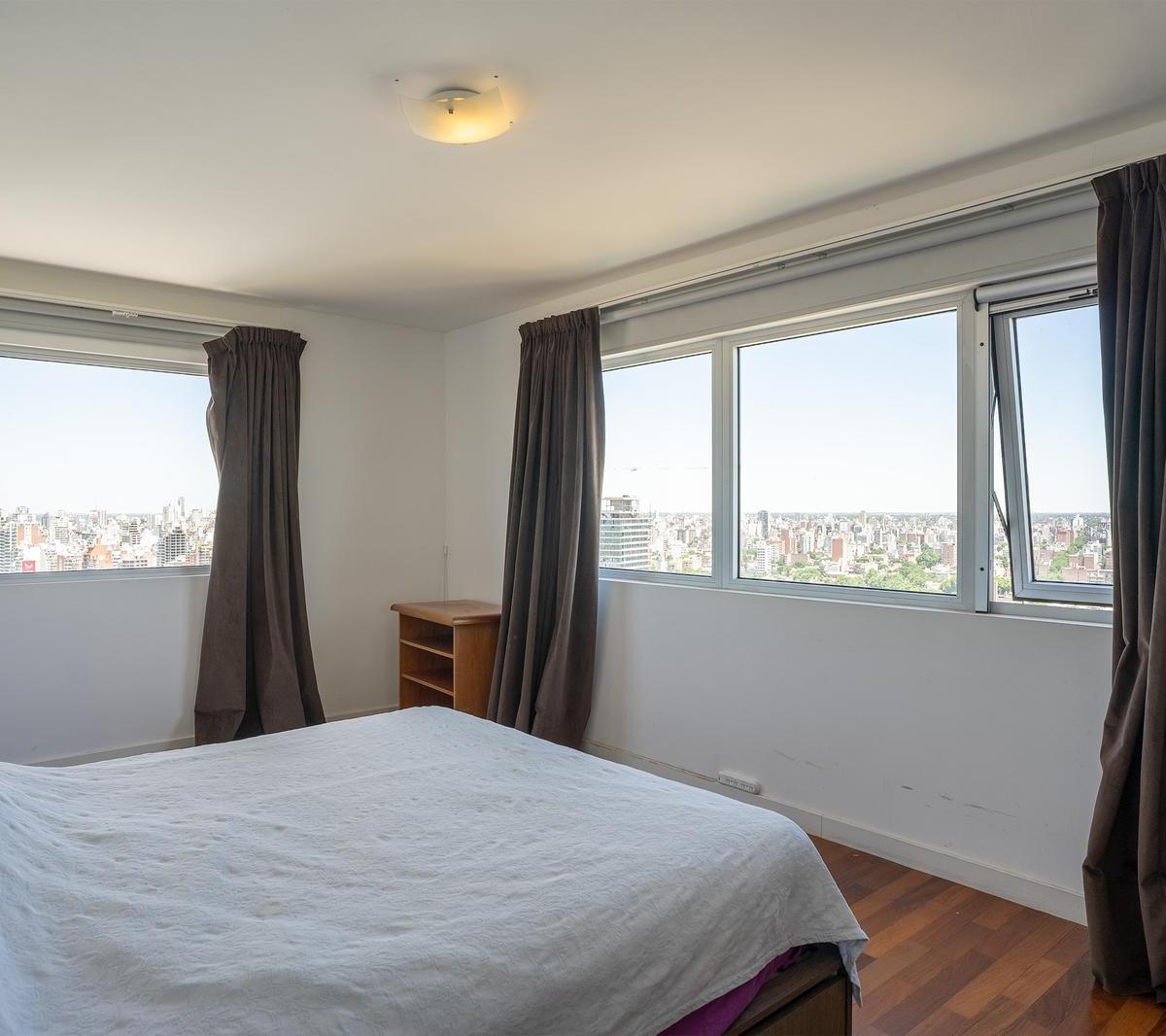 Departamento de 3 Dorm. Más Dependencia, 2 Cocheras y Amenities en Torre Maui 1