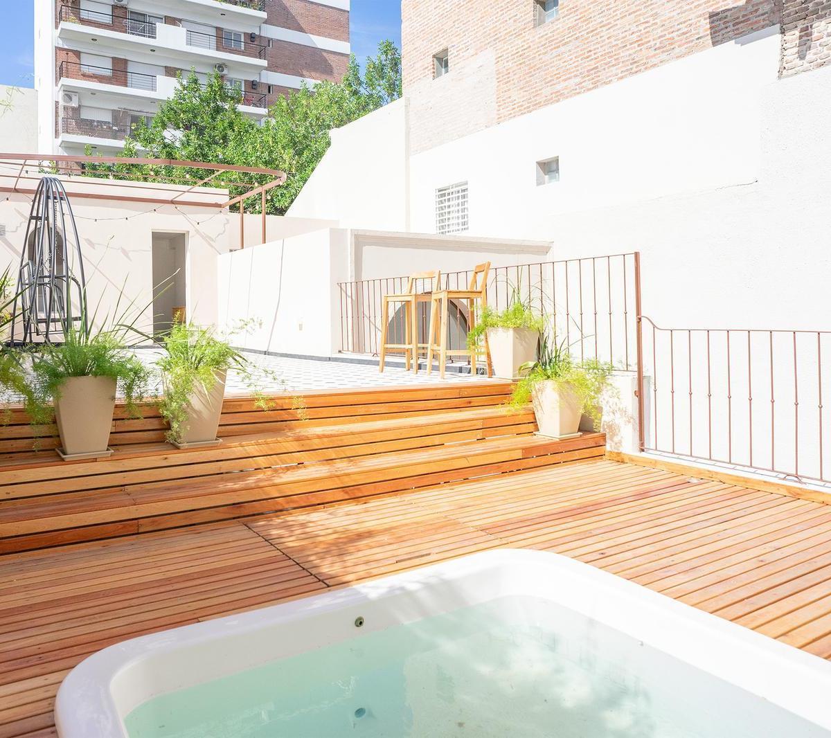 Casa de 4 Dorm. con Cochera, Patio y Pileta en Venta 2