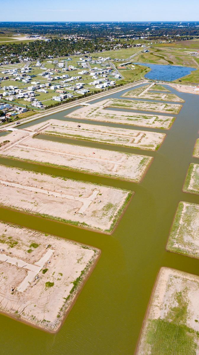 Lotes linderos en Funes Lakes