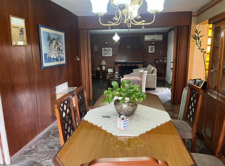 Casa de 4 dormitorios con terraza, parrilla y pileta 3