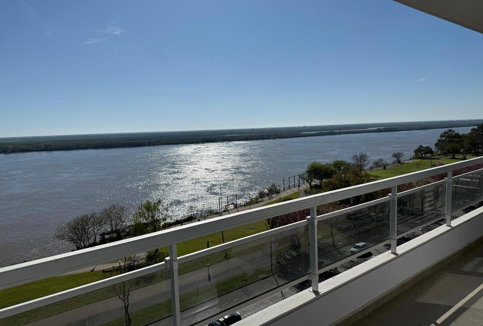 Departamento de 2 dormitorios con vista al rio y opcional cochera en Torre MAUI