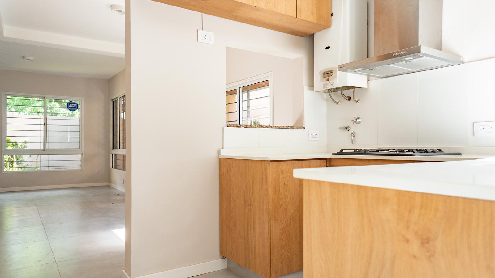 Casa de 2 dormitorios con pileta y jardin en Fisherton