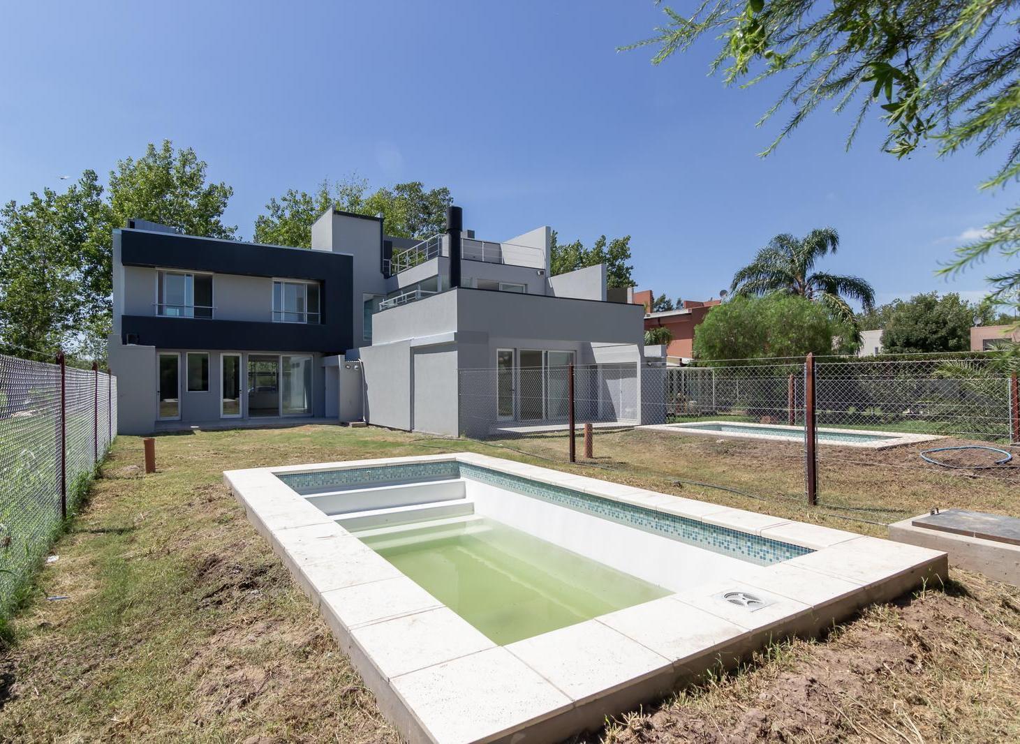 Casa de 3 dormitorios a estrenar frente al Colegio Mirasoles