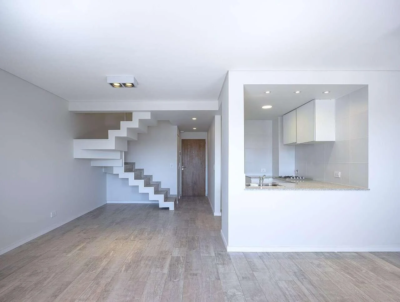 Foto de Departamento DUPLEX de 2 dormitorios en zona centro, imagen 1