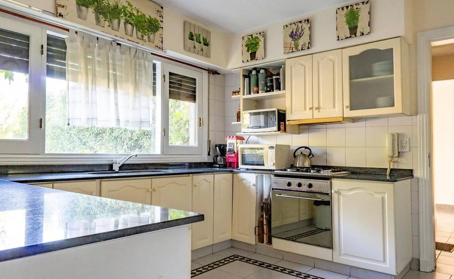 Casa de estilo ingles de 3 dormitorios en Aldea Fisherton 5