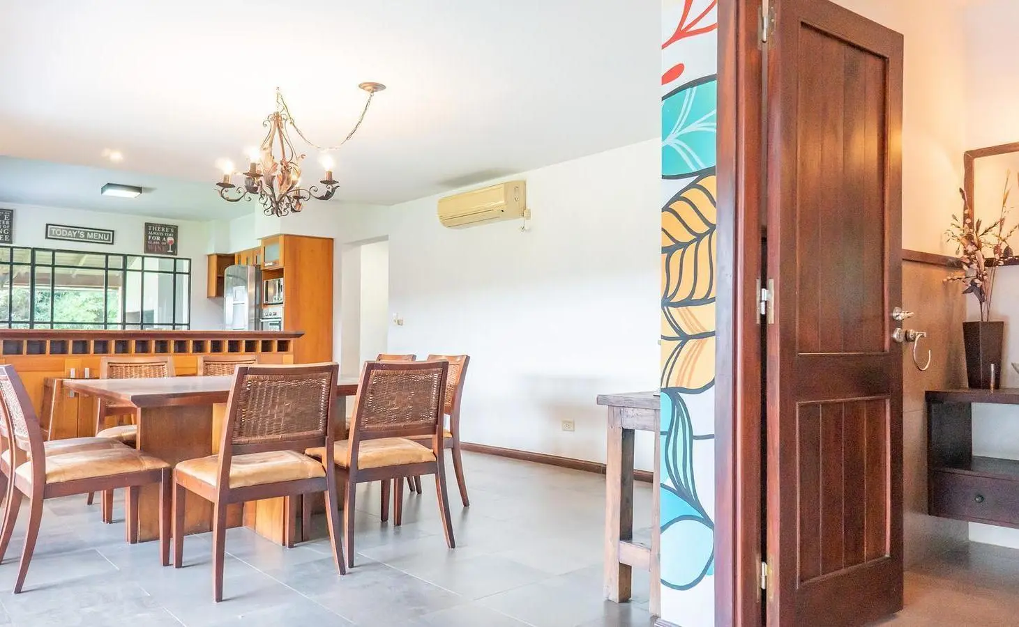 Casa de 4 dormitorios con piscina en Barrio Cerrado Cadaques Funes Hills 5