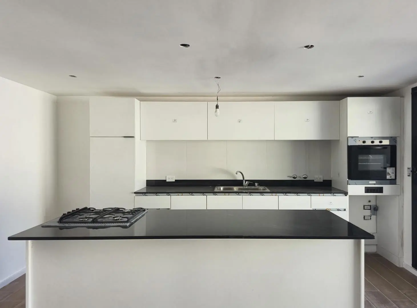 Departamento de 3 dormitorios con patio y parrillero exclusivo en Barrio Abasto 5