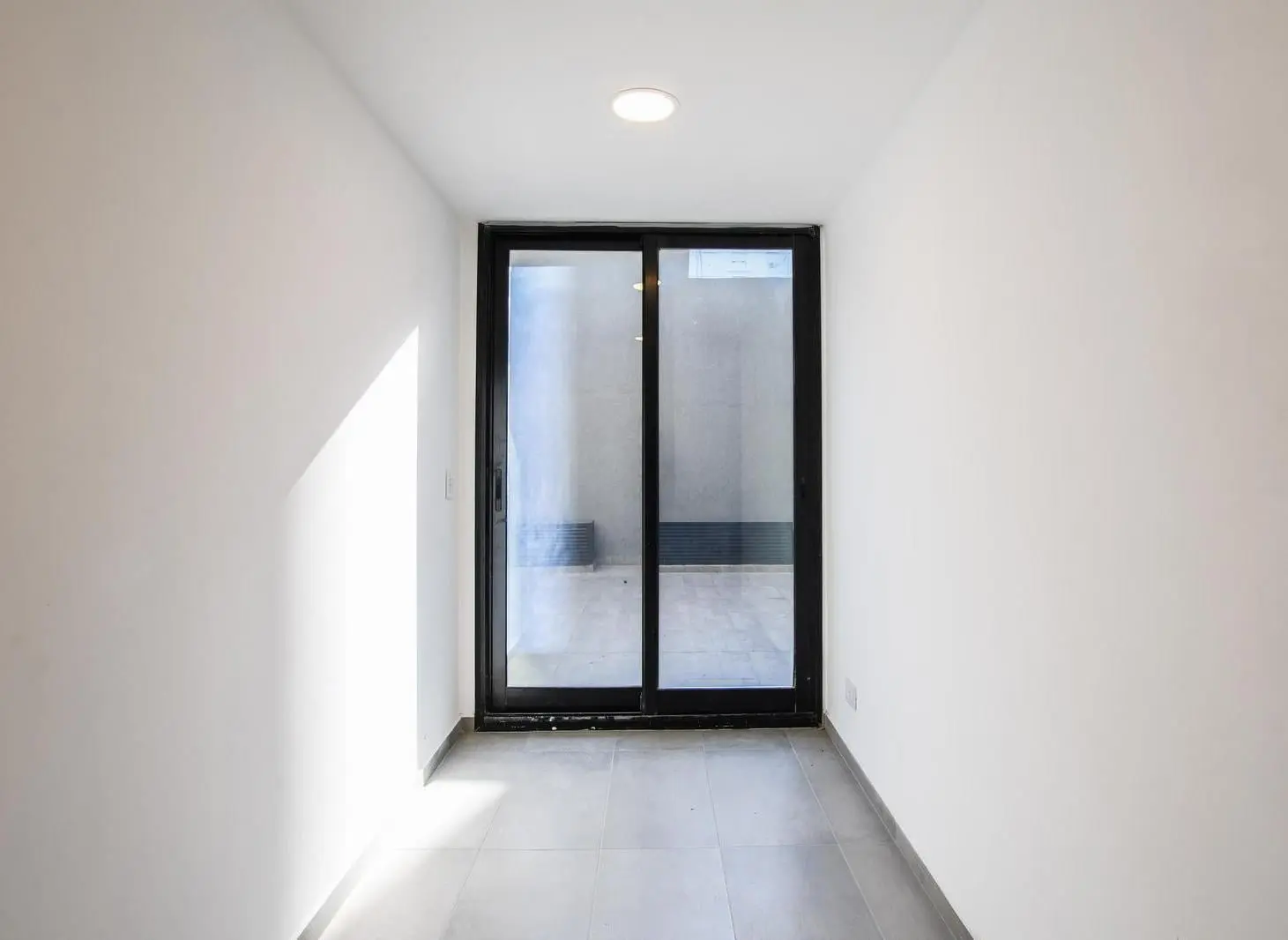 Departamento de 2 dormitorios con patio en Barrio Abasto 8