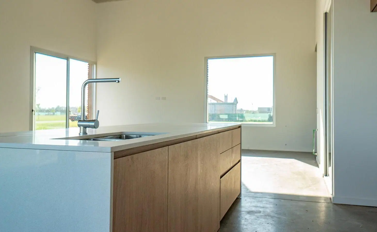 Casa de diseño de 3 dormitorios con jardin, pileta y cocheras en La Finca Funes 3