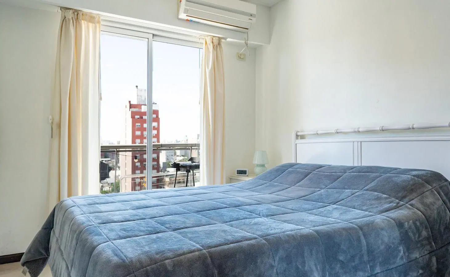 Departamento de 1 dormitorio con cochera a metros de Bv. Oroño 5