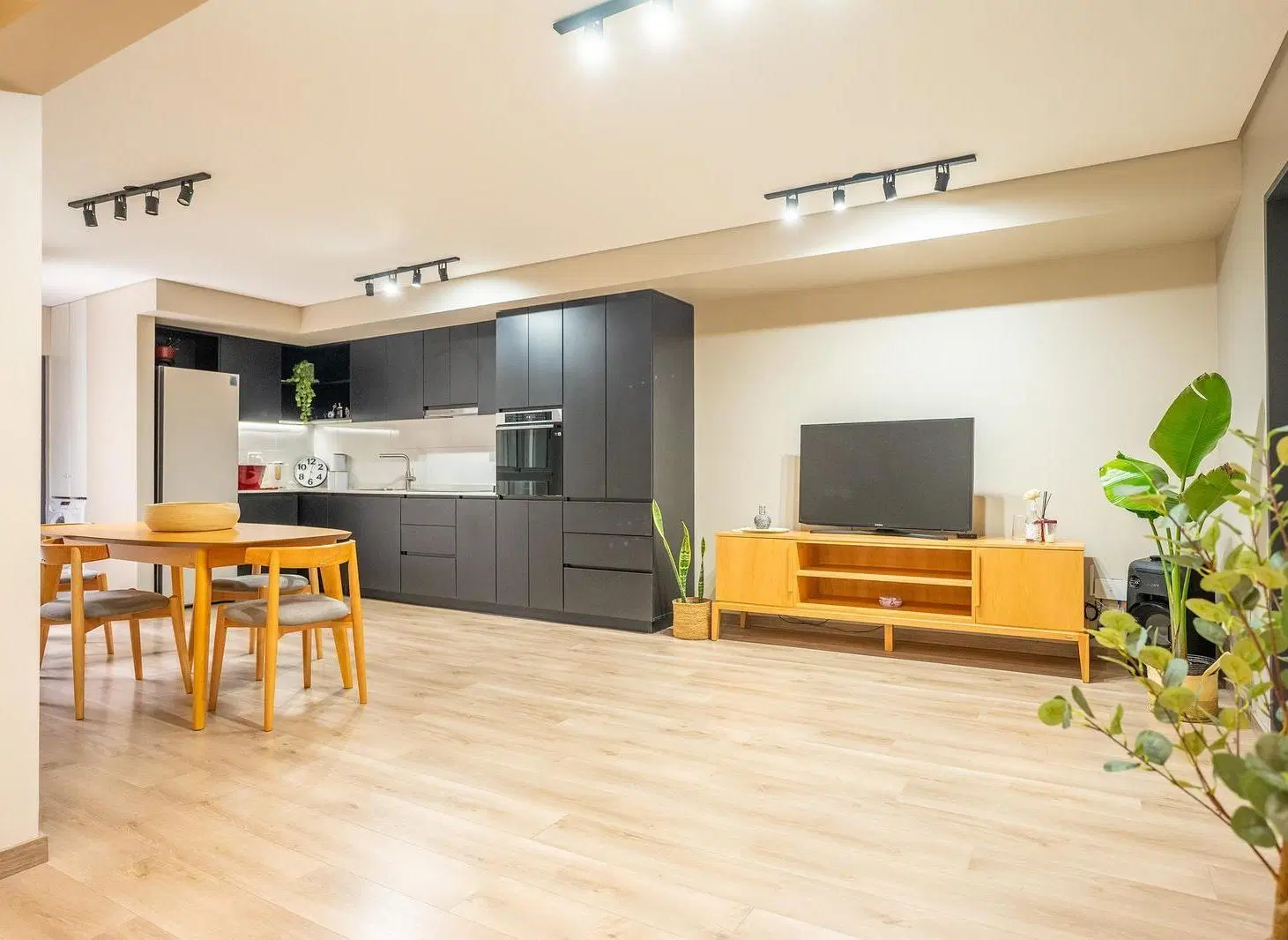 Departamento de 3 dormitorios con patio a metros de Bv. Oroño 5