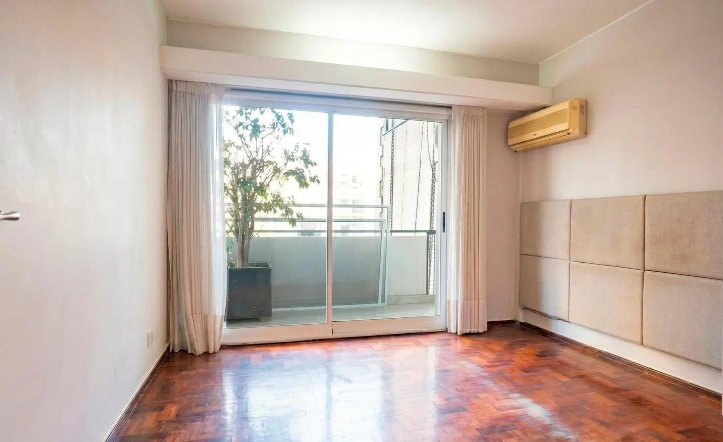 Departamento de 3 dormitorios mas comodin y cochera a metros del Rio 4