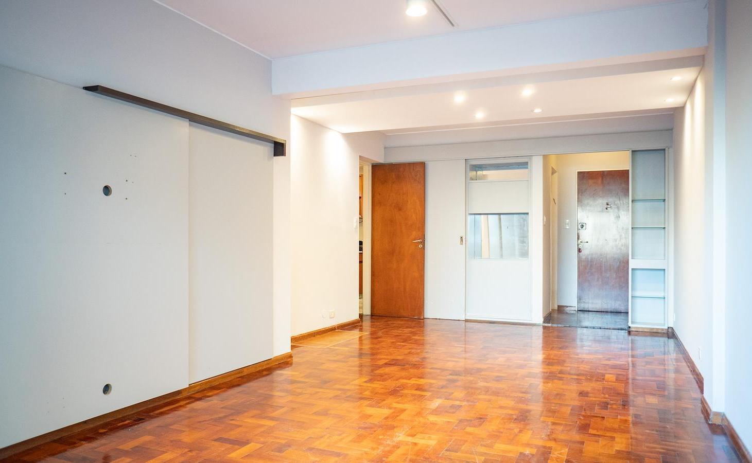 Departamento de 3 dormitorios mas comodin y cochera a metros del Rio