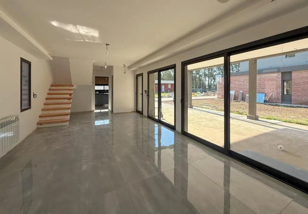 Casa PREMIUM de 2 dormitorios con patio y cochera en Tierra de Sueños 3 2