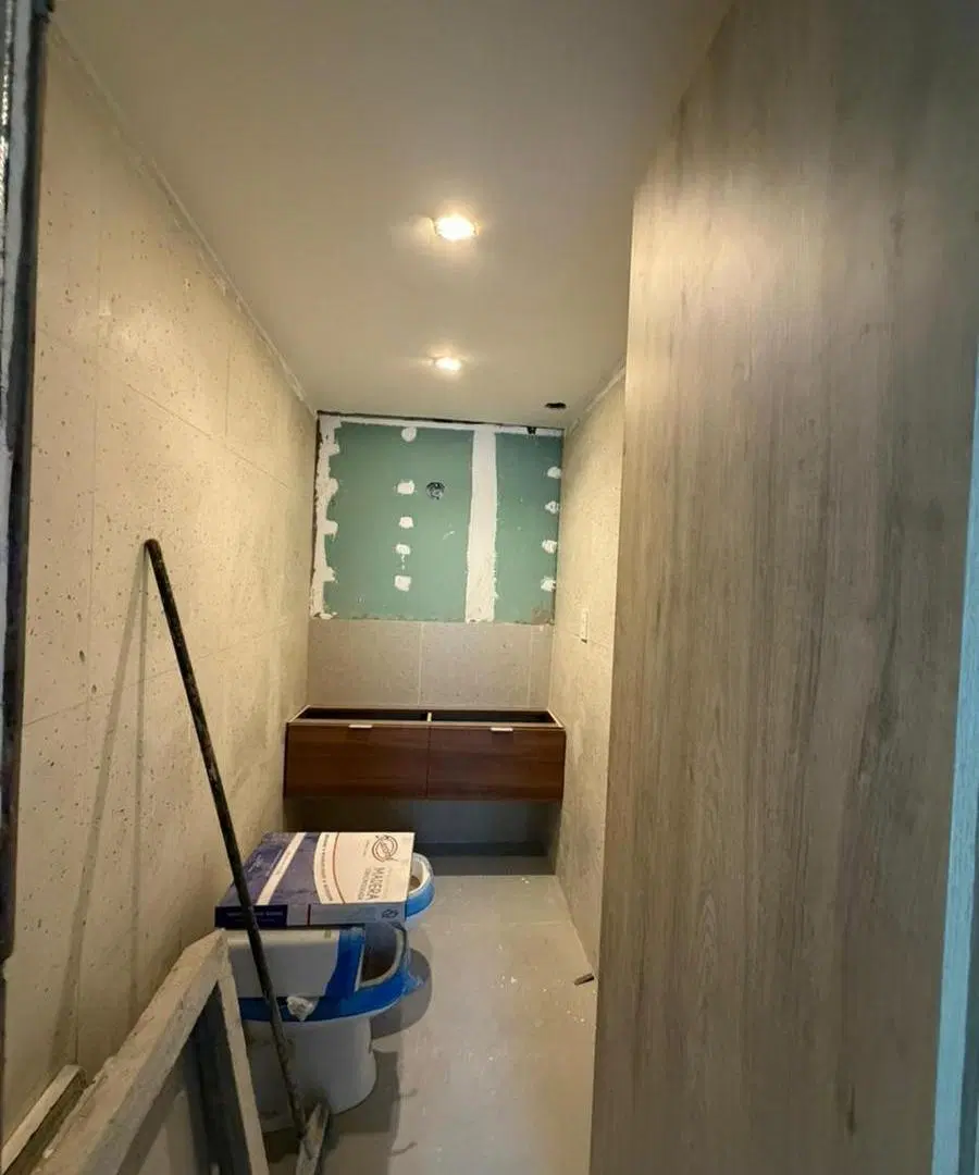 Casa de pasillo RECICLADA de 2 dormitorios con terraza en Barrio Pichincha 4
